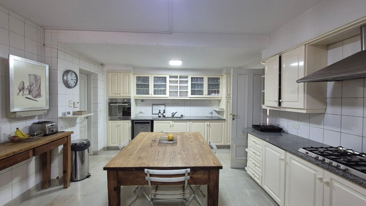 House for Sale - Large 3,000 m² Lot in Pacheco - Financing Available