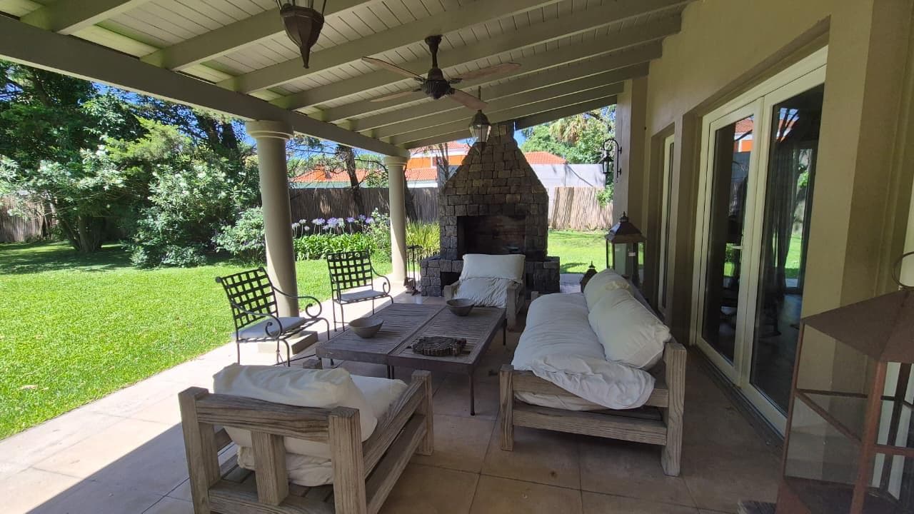 House for Sale - Large 3,000 m² Lot in Pacheco - Financing Available