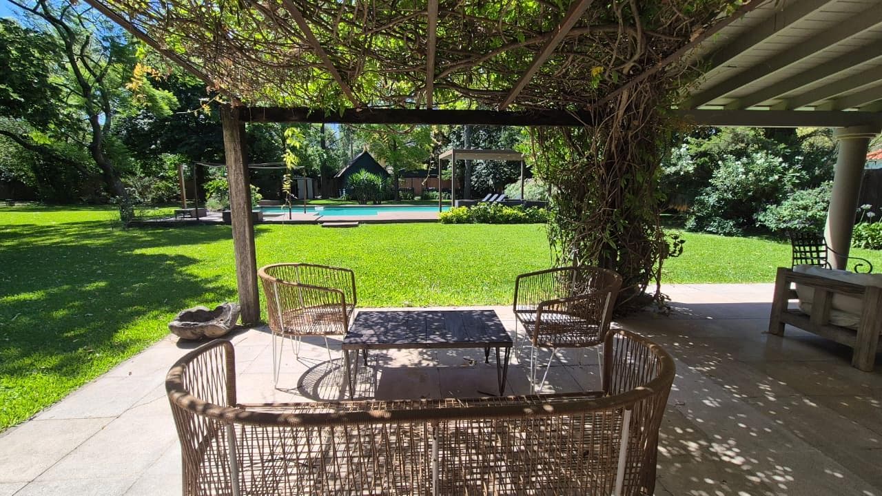 House for Sale - Large 3,000 m² Lot in Pacheco - Financing Available