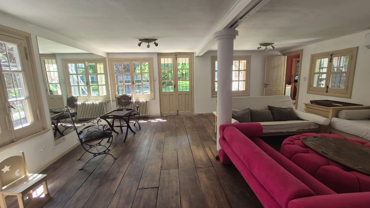 House for Sale - Large 3,000 m² Lot in Pacheco - Financing Available