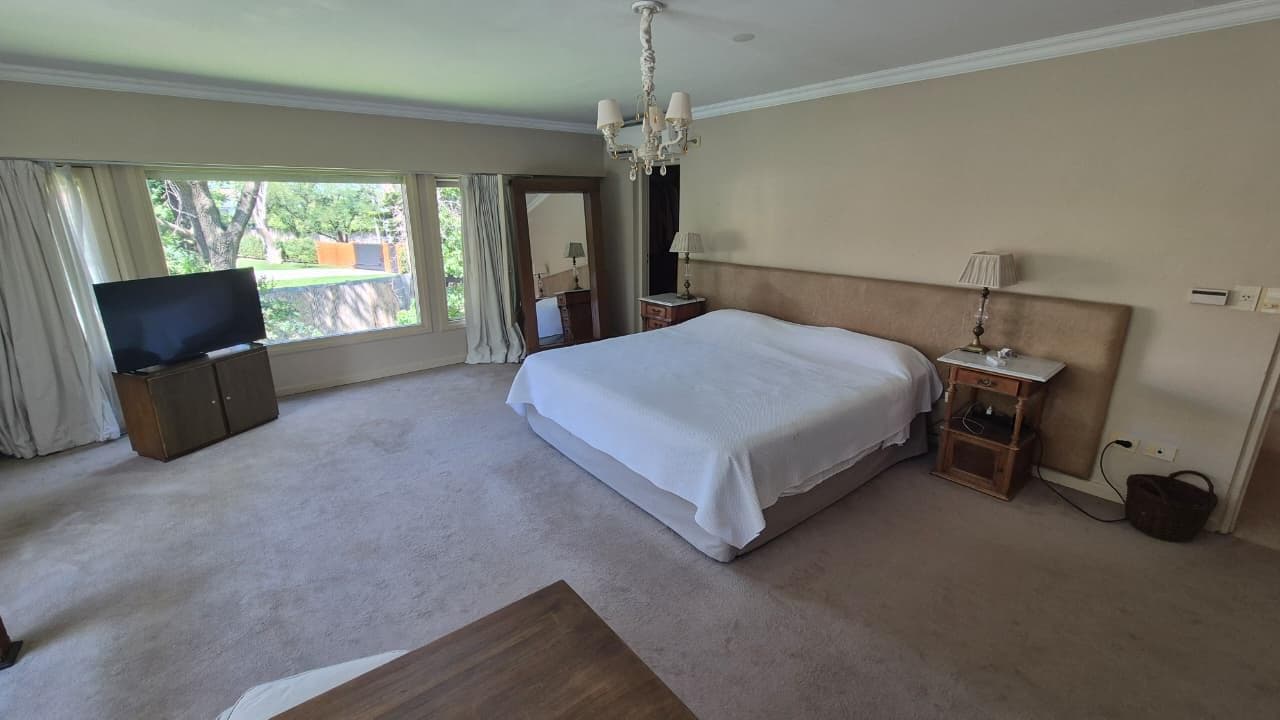 House for Sale - Large 3,000 m² Lot in Pacheco - Financing Available