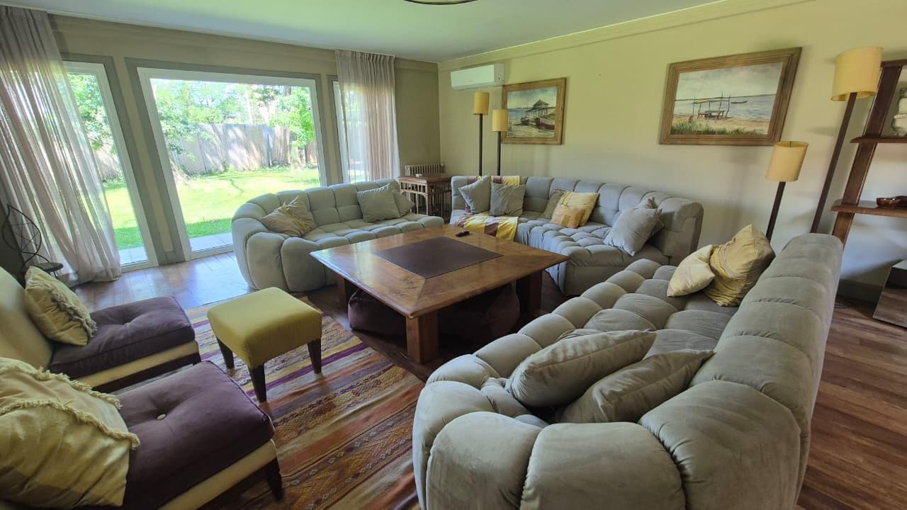 House for Sale - Large 3,000 m² Lot in Pacheco - Financing Available