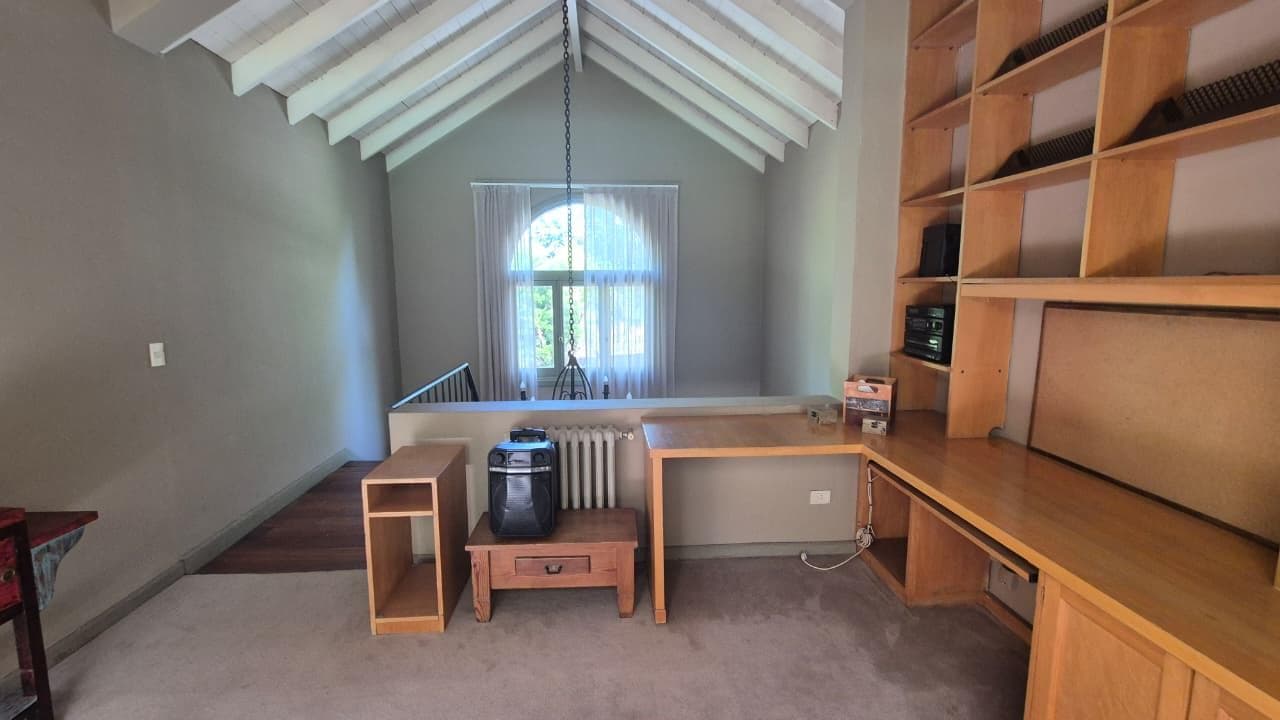 House for Sale - Large 3,000 m² Lot in Pacheco - Financing Available