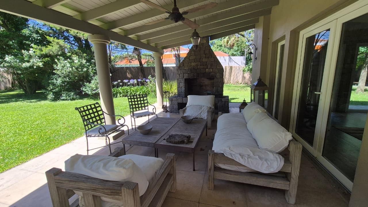 House for Sale - Large 3,000 m² Lot in Pacheco - Financing Available