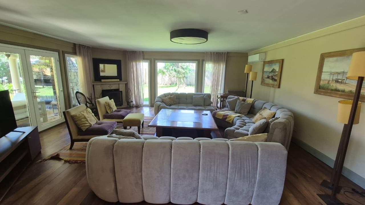 House for Sale - Large 3,000 m² Lot in Pacheco - Financing Available