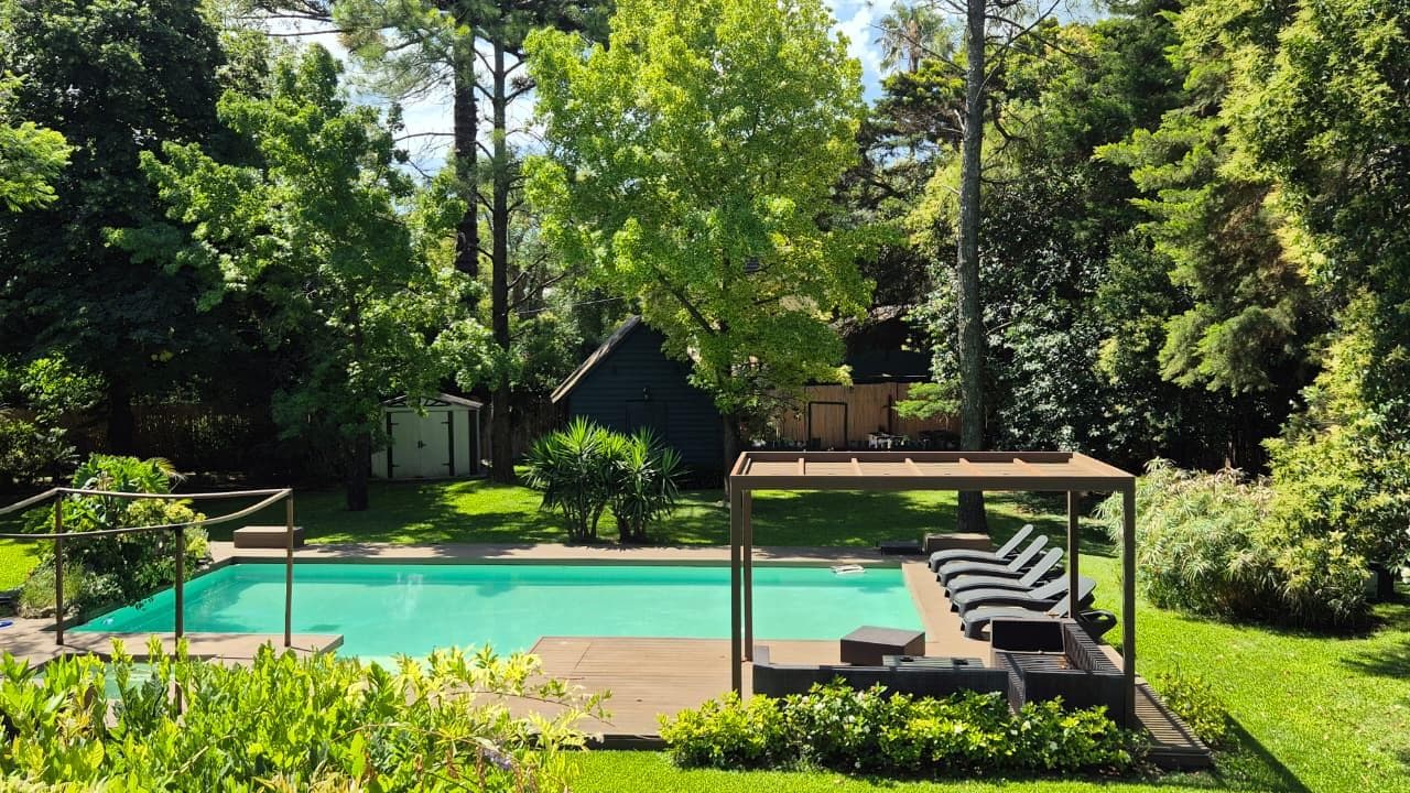 House for Sale - Large 3,000 m² Lot in Pacheco - Financing Available