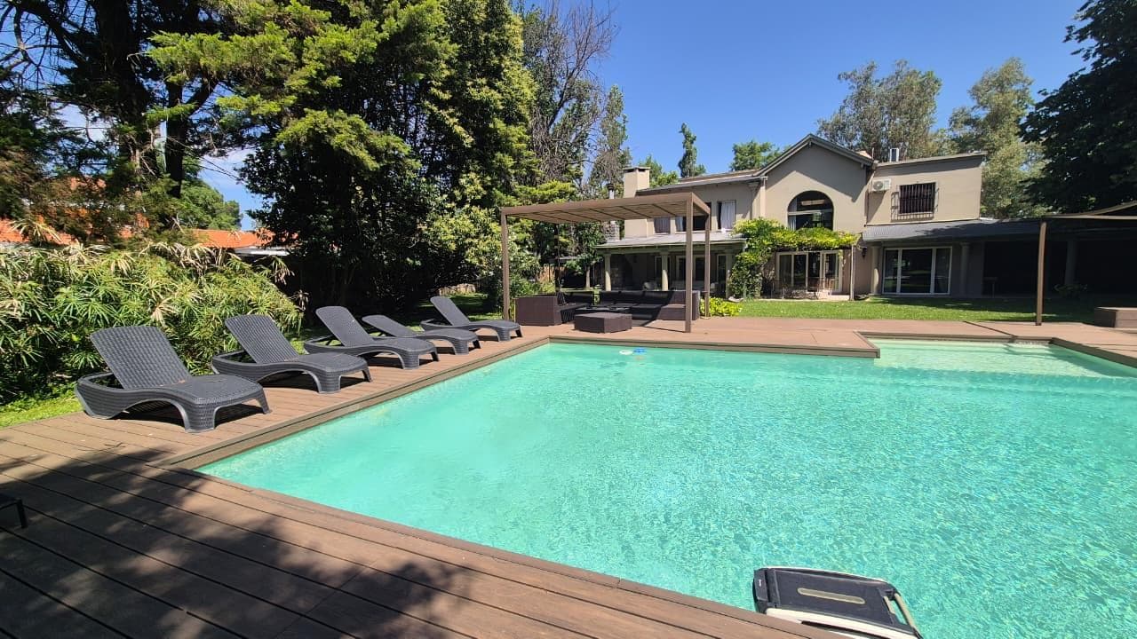 House for Sale - Large 3,000 m² Lot in Pacheco - Financing Available