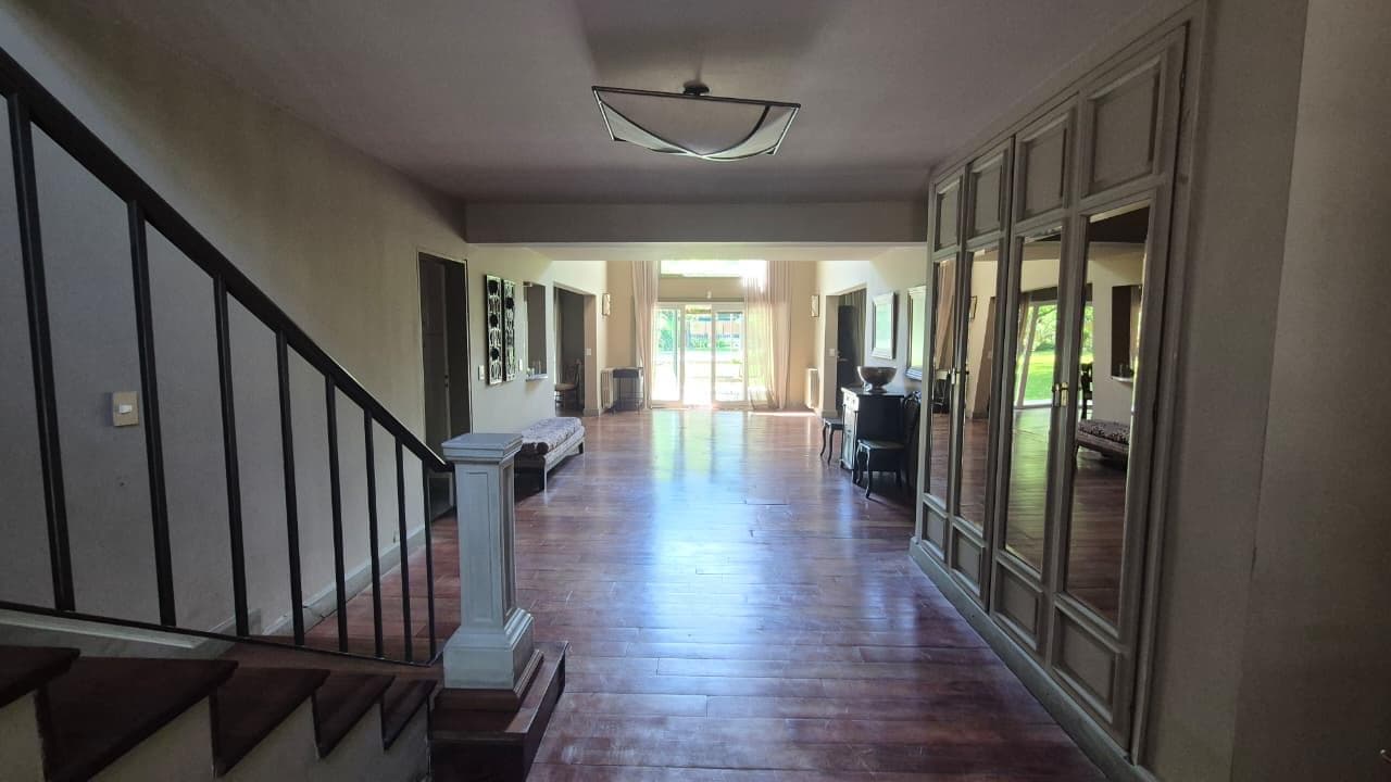 House for Sale - Large 3,000 m² Lot in Pacheco - Financing Available