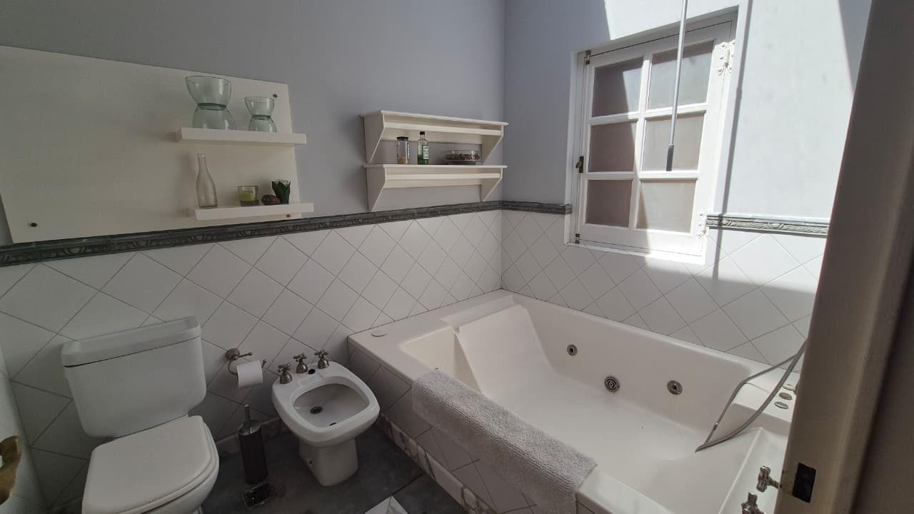 House for Sale - Large 3,000 m² Lot in Pacheco - Financing Available