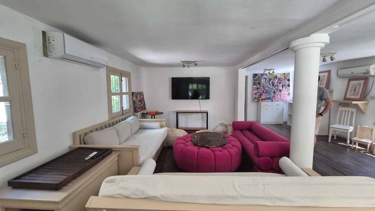 House for Sale - Large 3,000 m² Lot in Pacheco - Financing Available