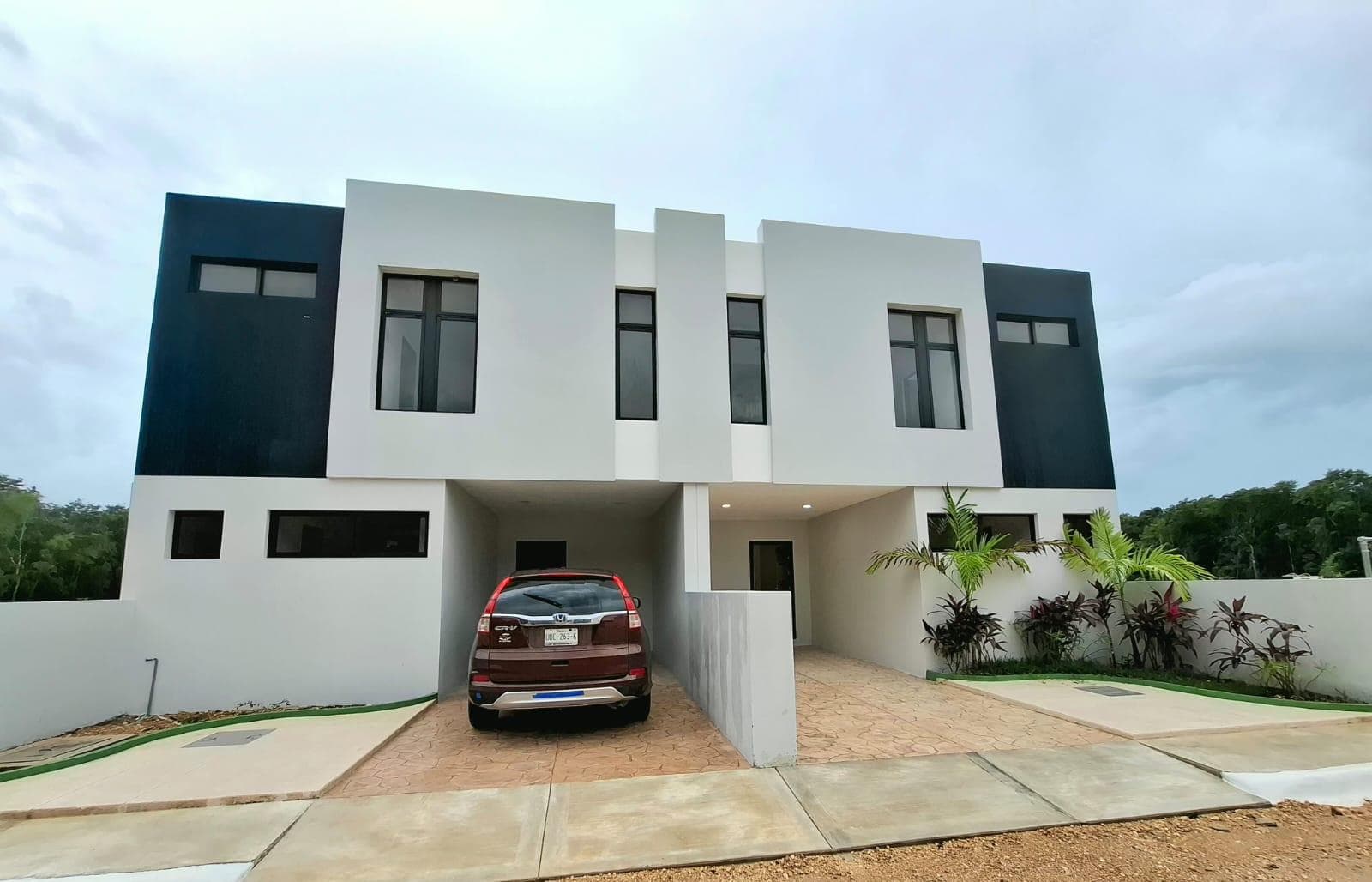 Three-bedroom house for sale in Playa del Carmen.
