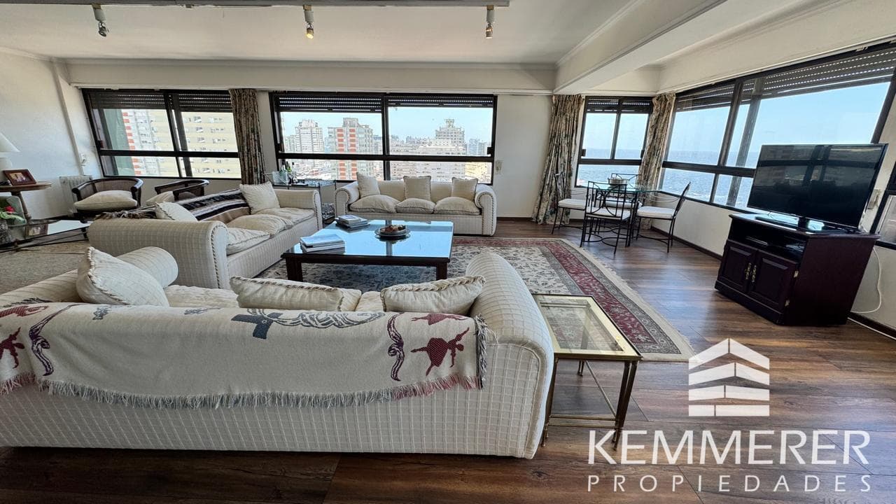 Spacious apartment with incredible views of both the ocean and the Mansa, in TORRE AMALFI