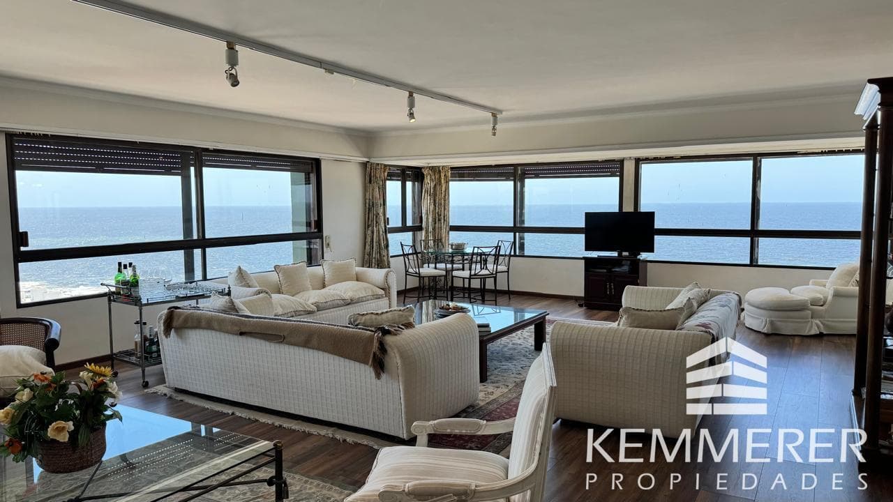 Spacious apartment with incredible views of both the ocean and the Mansa, in TORRE AMALFI