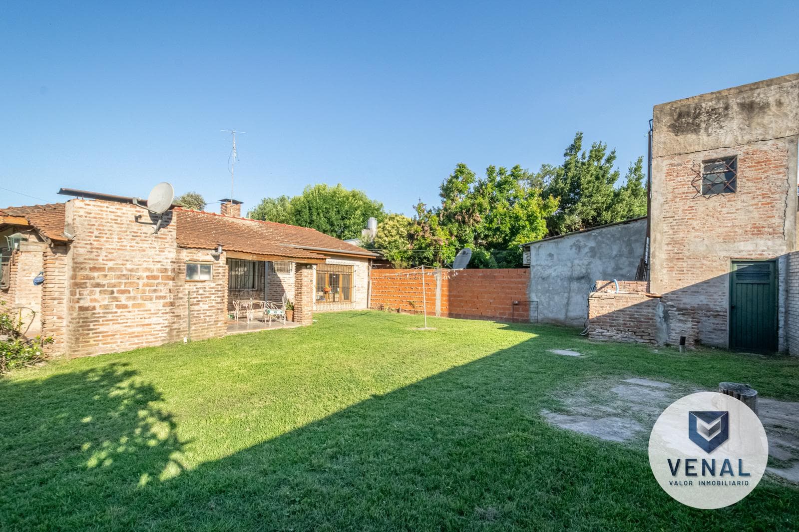 House for sale in Garín: 3 rooms, 2 bedrooms, bright, 630 m² lot, 300 meters from the Pan-American Highway.
