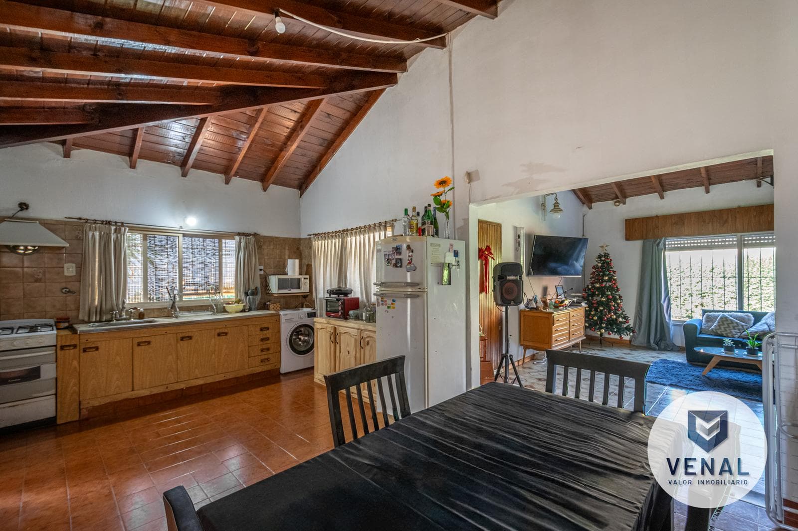 House for sale in Garín: 3 rooms, 2 bedrooms, bright, 630 m² lot, 300 meters from the Pan-American Highway.