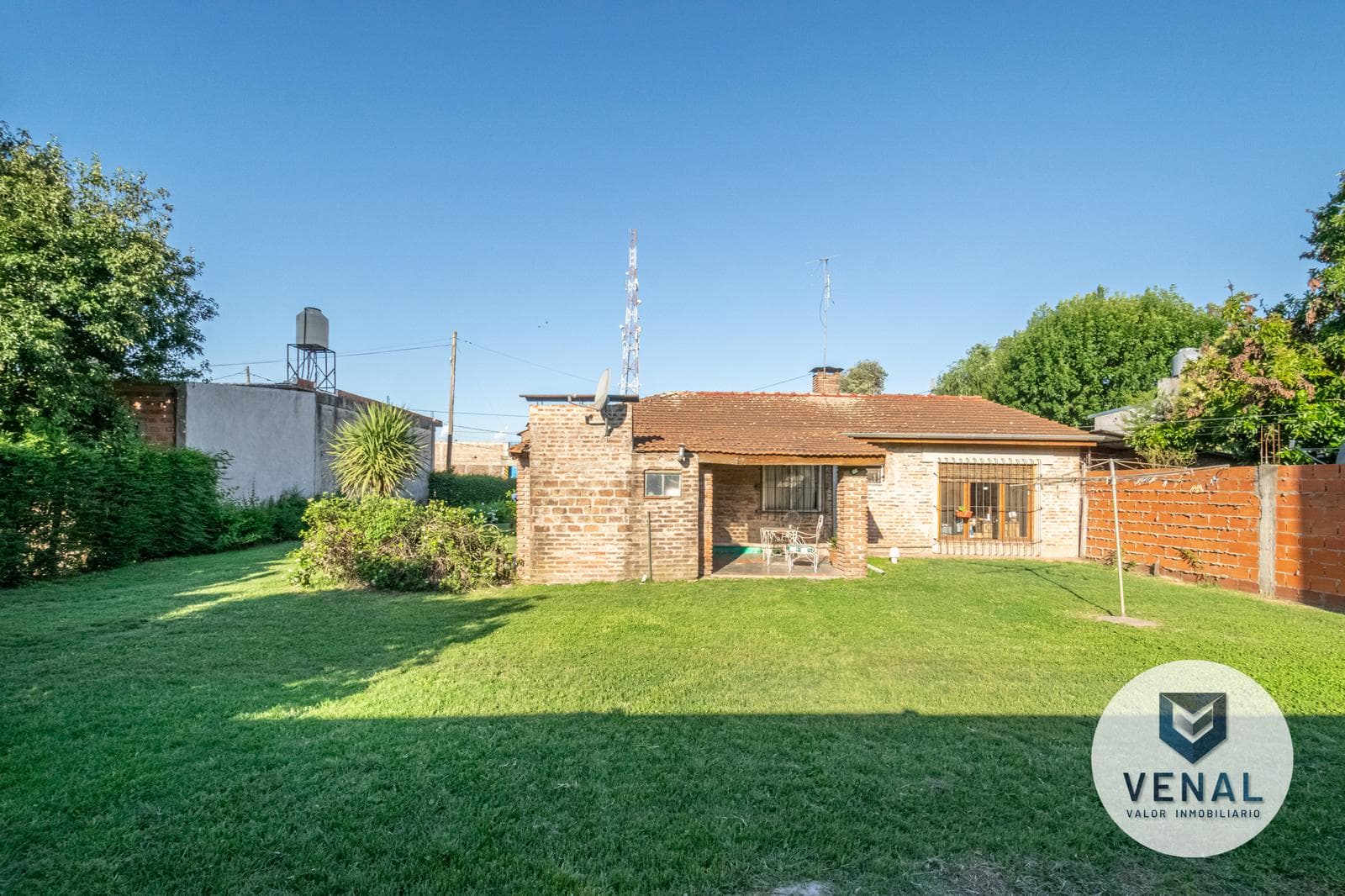 House for sale in Garín: 3 rooms, 2 bedrooms, bright, 630 m² lot, 300 meters from the Pan-American Highway.