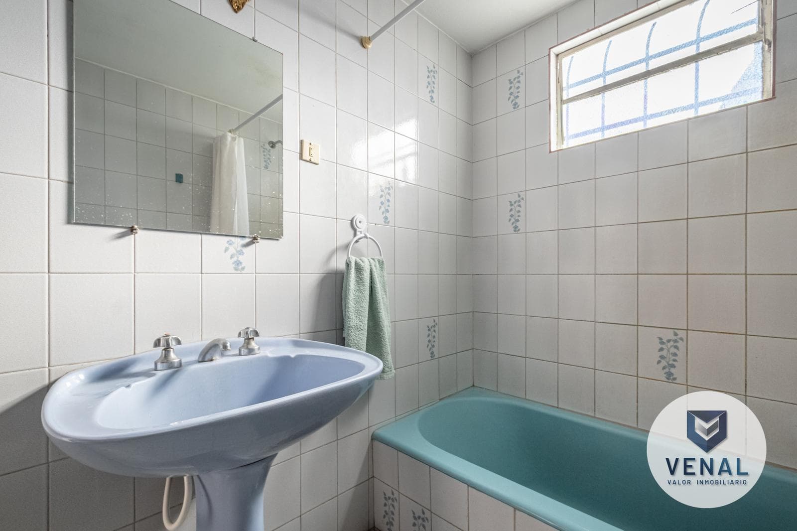 House for sale in Garín: 3 rooms, 2 bedrooms, bright, 630 m² lot, 300 meters from the Pan-American Highway.