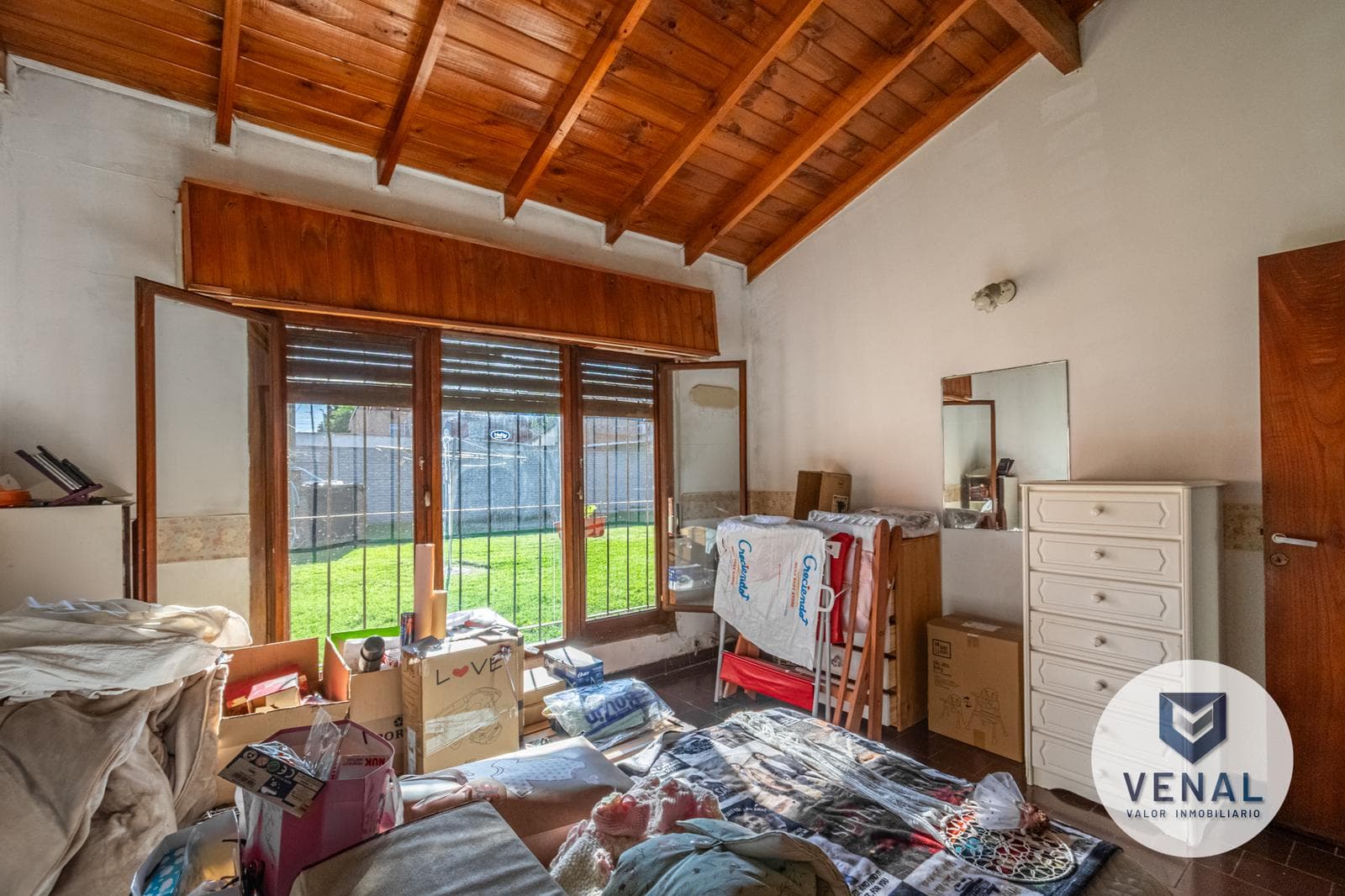 House for sale in Garín: 3 rooms, 2 bedrooms, bright, 630 m² lot, 300 meters from the Pan-American Highway.