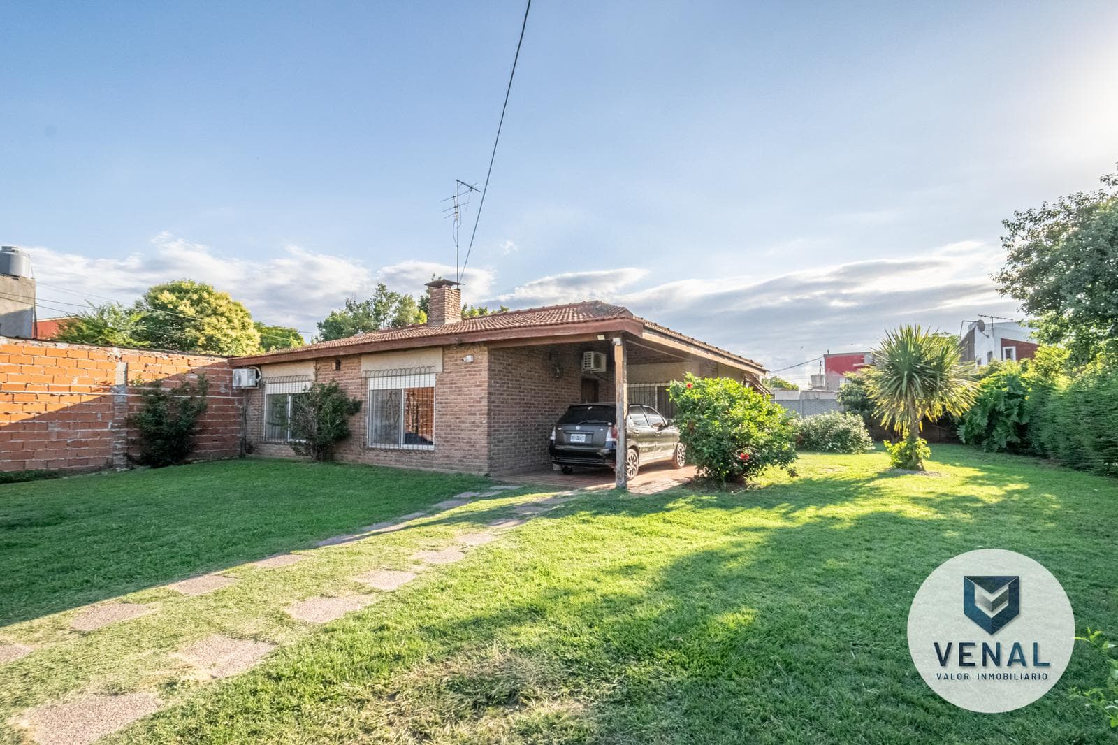 House for sale in Garín: 3 rooms, 2 bedrooms, bright, 630 m² lot, 300 meters from the Pan-American Highway.