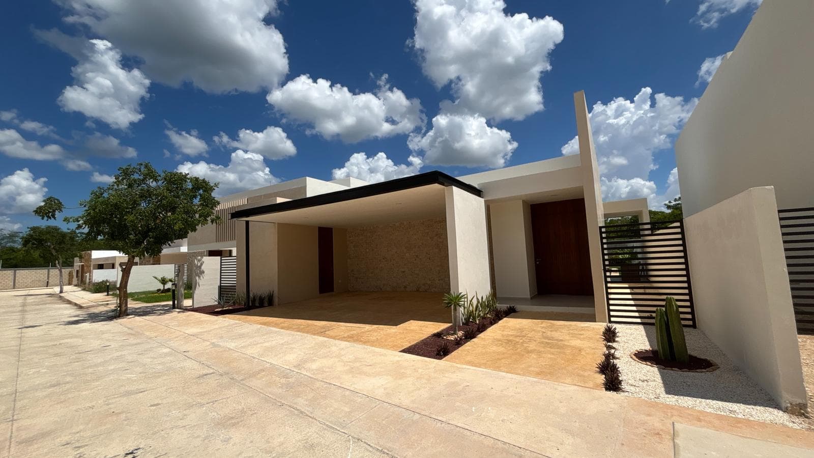 Casa Country en VENTA con alberca privada cerca de Mérida