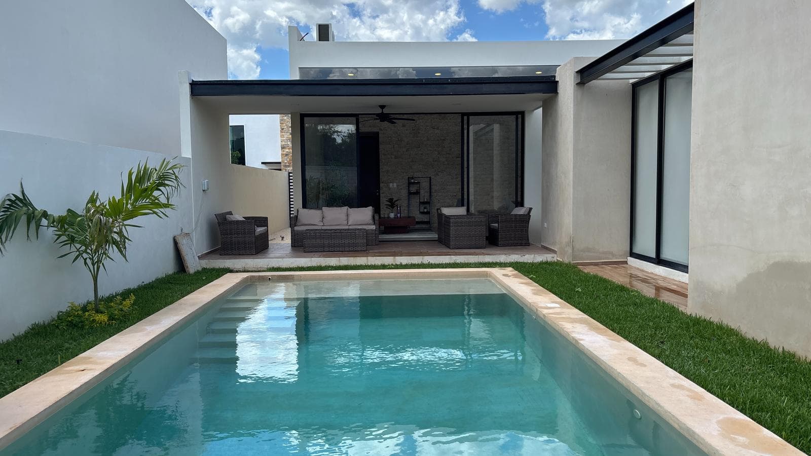 Casa Country en VENTA con alberca privada cerca de Mérida