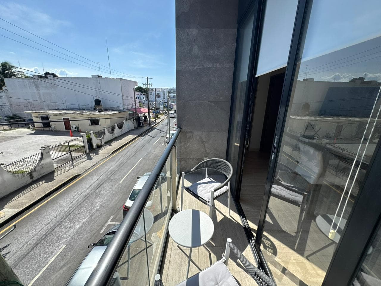 FURNISHED 1-BEDROOM APARTMENT ONE BLOCK FROM 5TH AVENUE