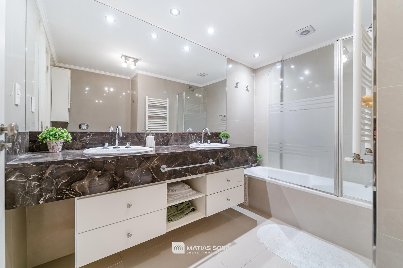 Venta - Semipiso 4 Ambientes Premium - 3 Cocheras 2 Bauleras - Zona Güemes