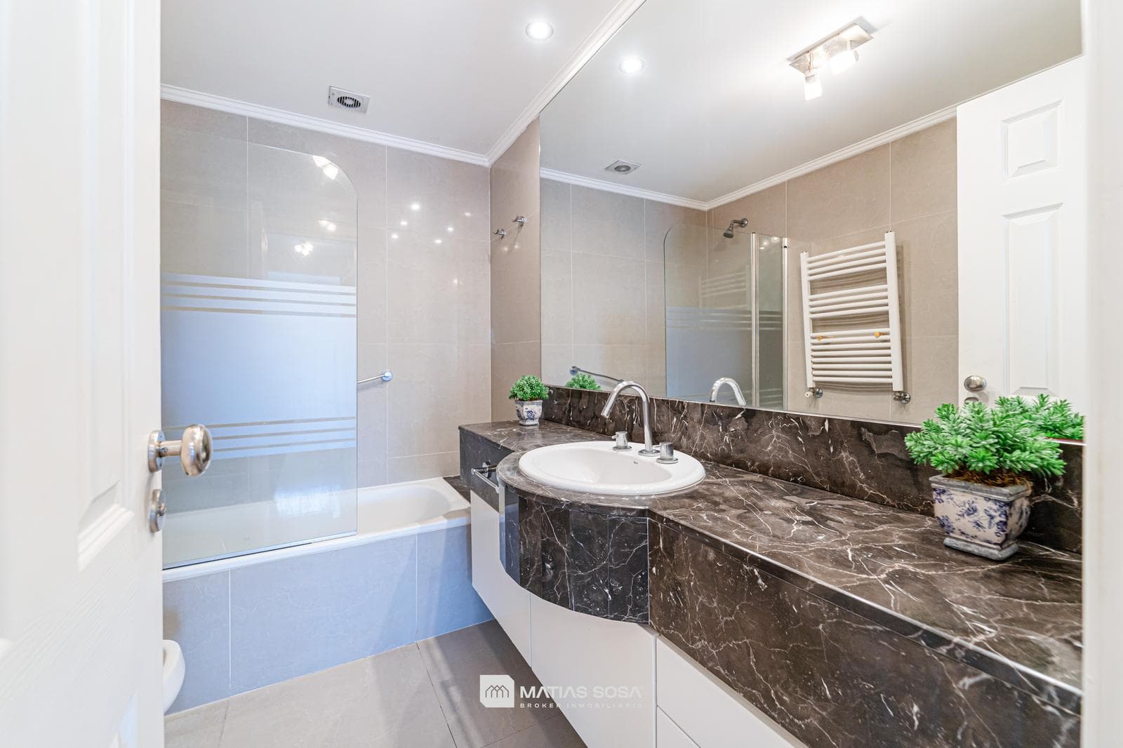 Venta - Semipiso 4 Ambientes Premium - 3 Cocheras 2 Bauleras - Zona Güemes