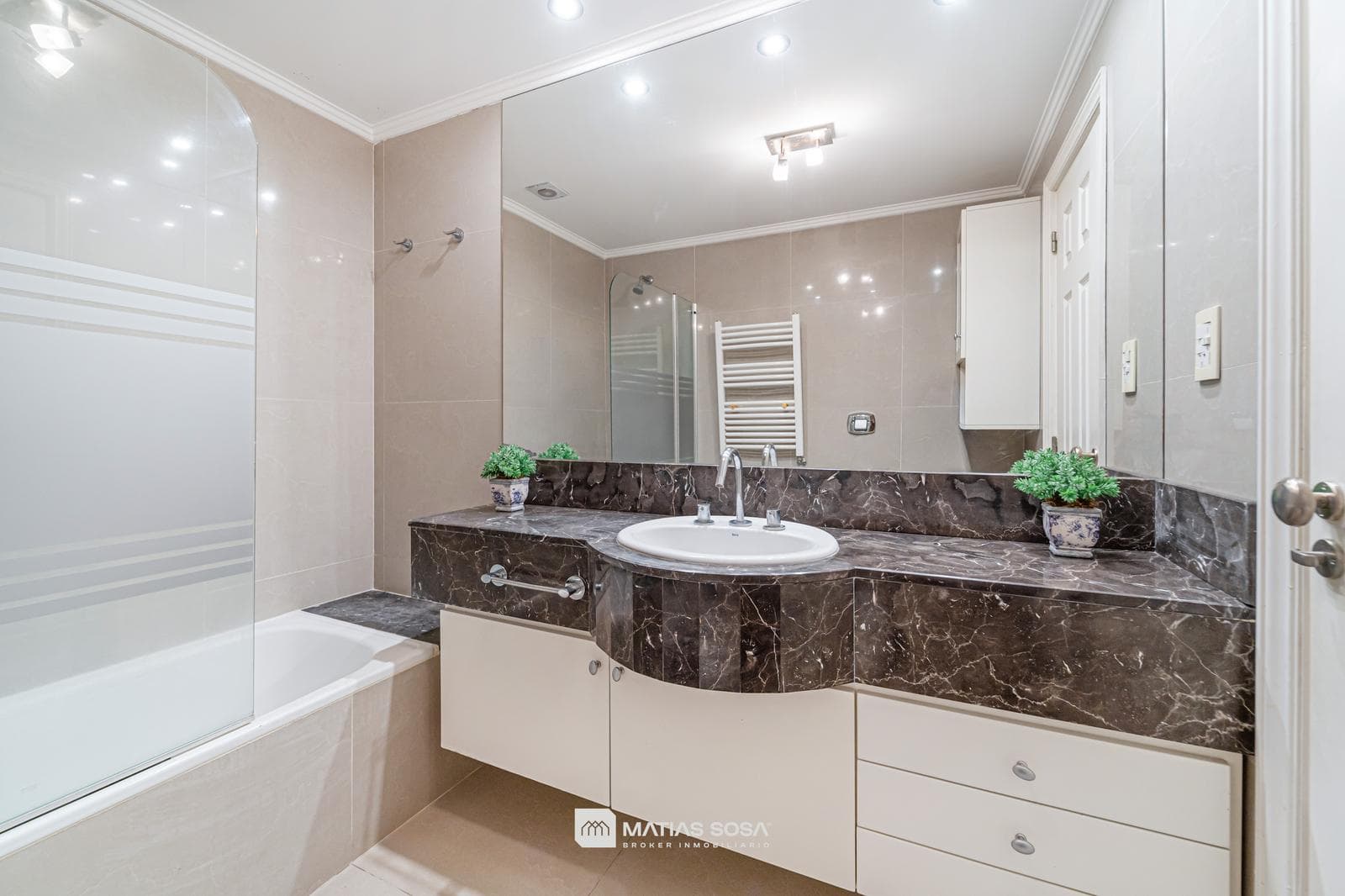 Venta - Semipiso 4 Ambientes Premium - 3 Cocheras 2 Bauleras - Zona Güemes