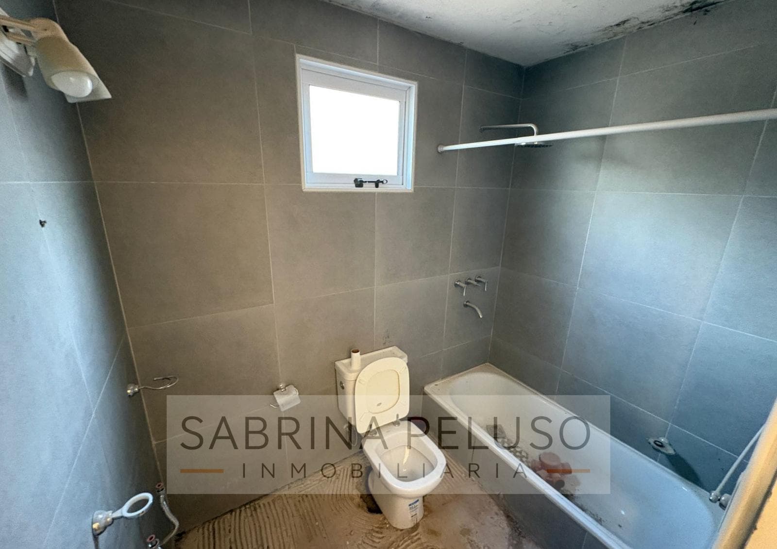 Casa en Ph 3 ambientes en VENTA a refaccionar en Haedo Norte