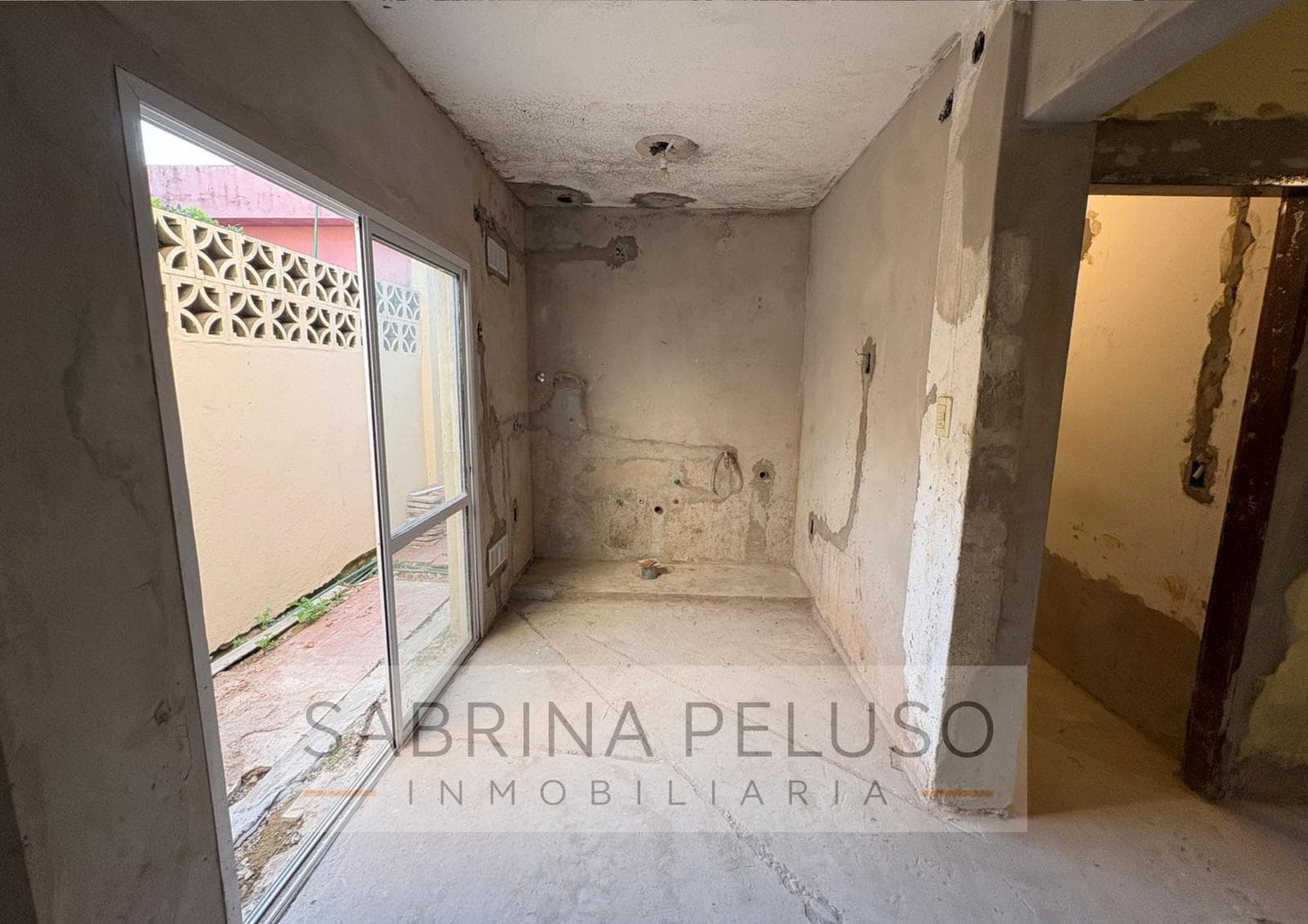 Casa en Ph 3 ambientes en VENTA a refaccionar en Haedo Norte