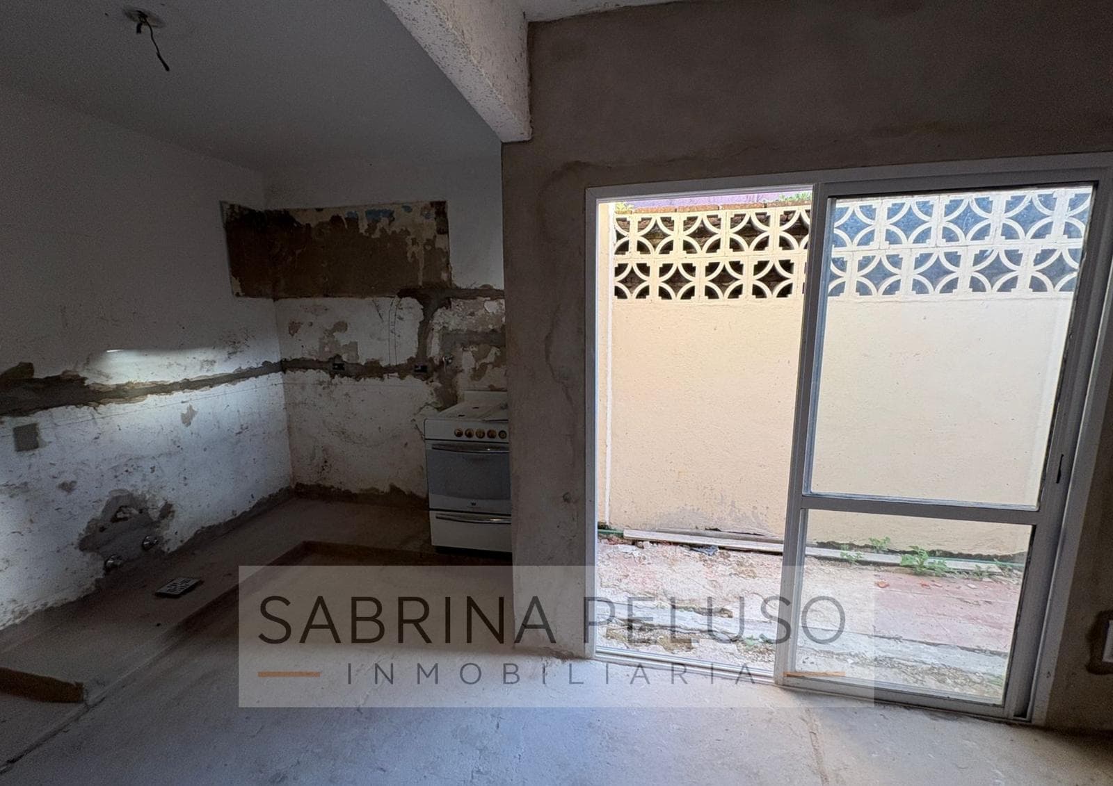 Casa en Ph 3 ambientes en VENTA a refaccionar en Haedo Norte