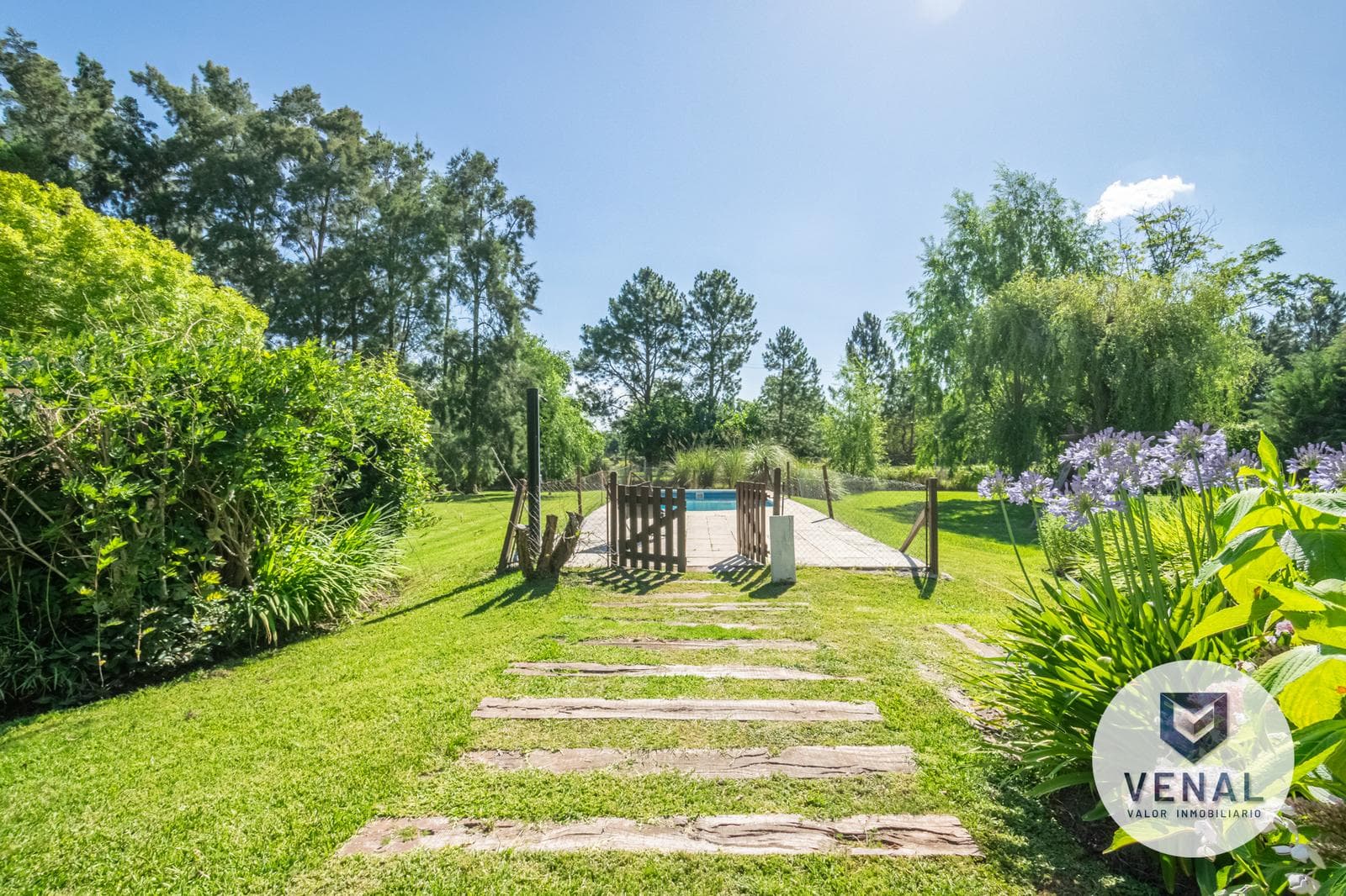 Country house for sale in Colonia de Chacras - Los Cardales, 6 km², 6 rooms, pool, barbecue area, and guest quarters