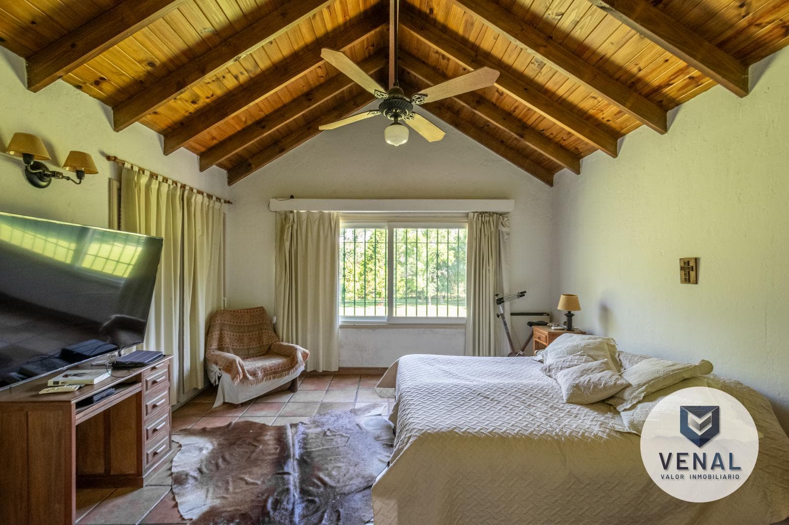 Country house for sale in Colonia de Chacras - Los Cardales, 6 km², 6 rooms, pool, barbecue area, and guest quarters