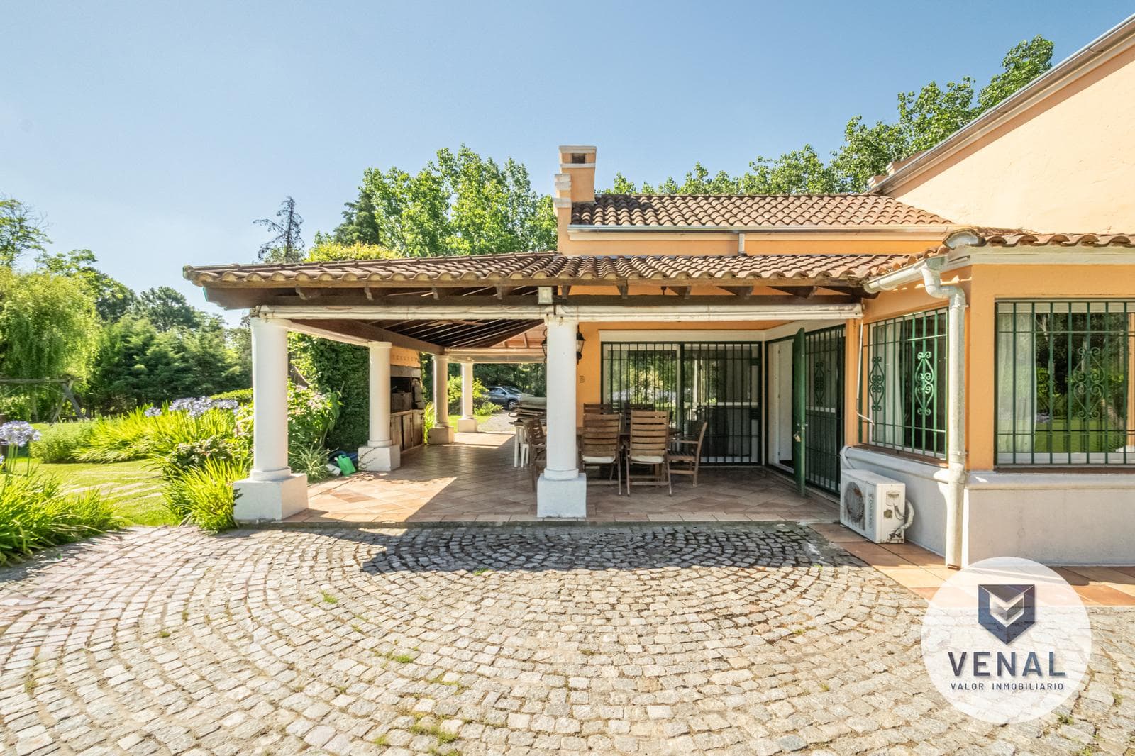 Country house for sale in Colonia de Chacras - Los Cardales, 6 km², 6 rooms, pool, barbecue area, and guest quarters
