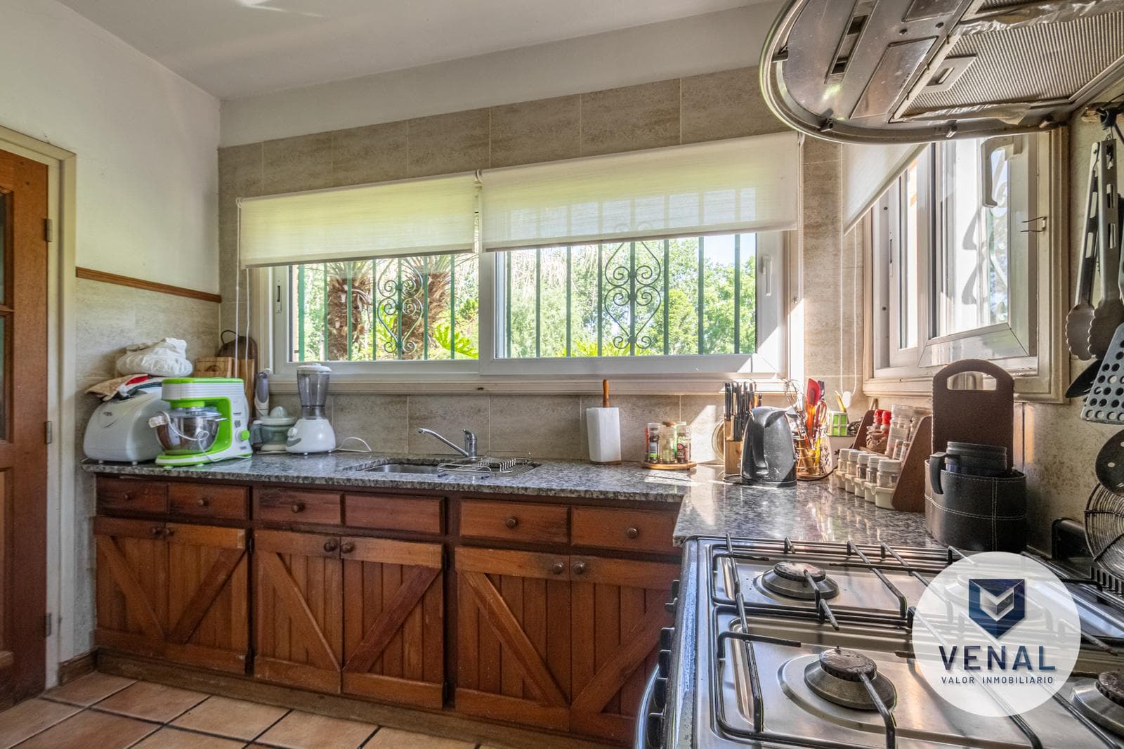 Country house for sale in Colonia de Chacras - Los Cardales, 6 km², 6 rooms, pool, barbecue area, and guest quarters