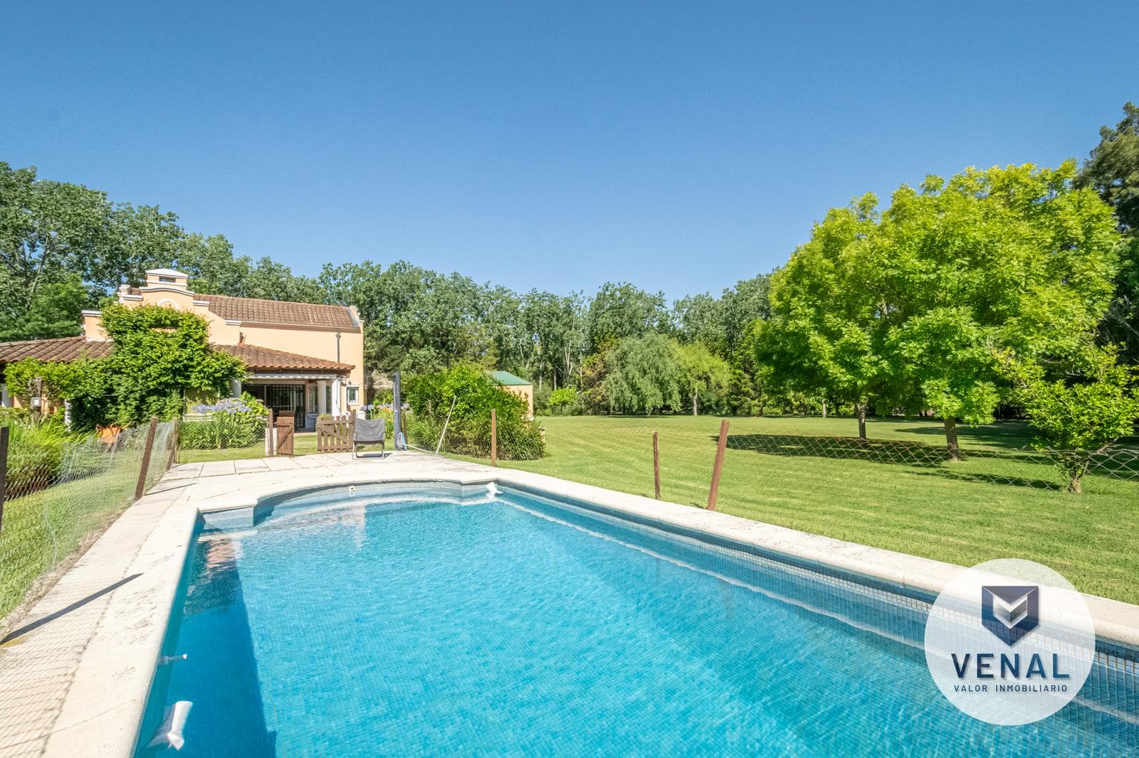 Country house for sale in Colonia de Chacras - Los Cardales, 6 km², 6 rooms, pool, barbecue area, and guest quarters