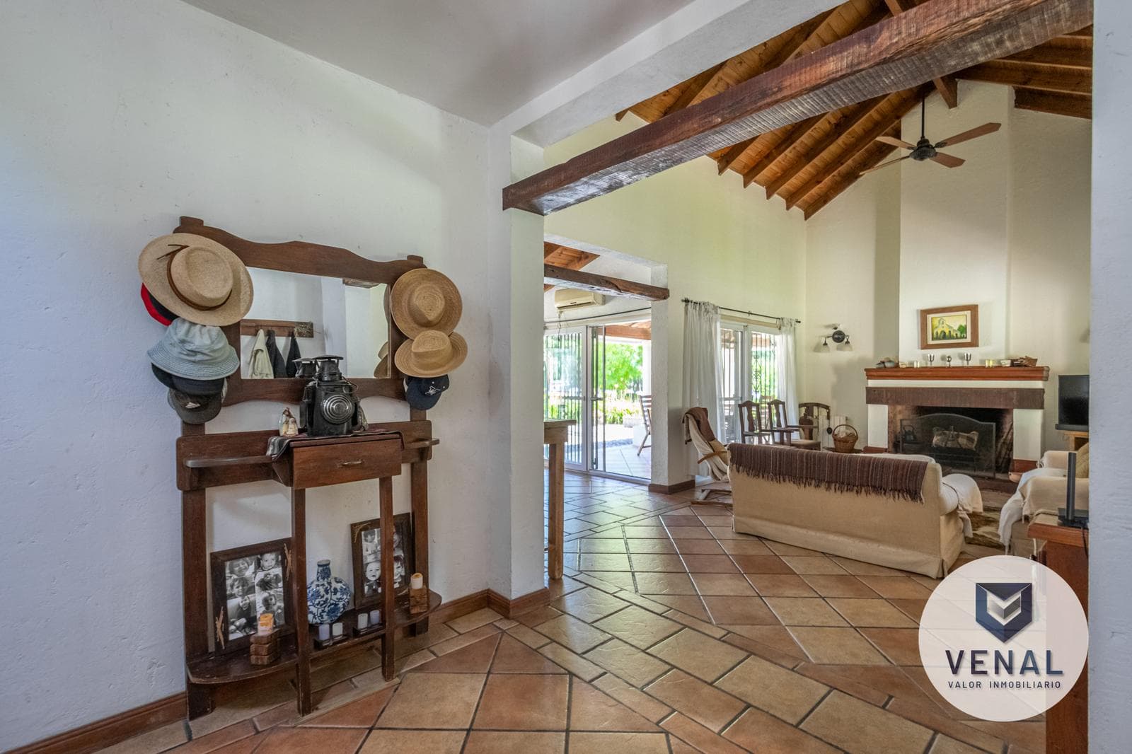 Country house for sale in Colonia de Chacras - Los Cardales, 6 km², 6 rooms, pool, barbecue area, and guest quarters