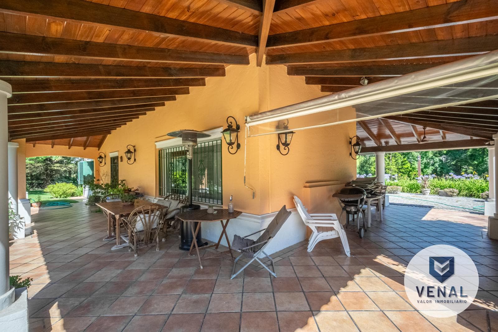 Country house for sale in Colonia de Chacras - Los Cardales, 6 km², 6 rooms, pool, barbecue area, and guest quarters