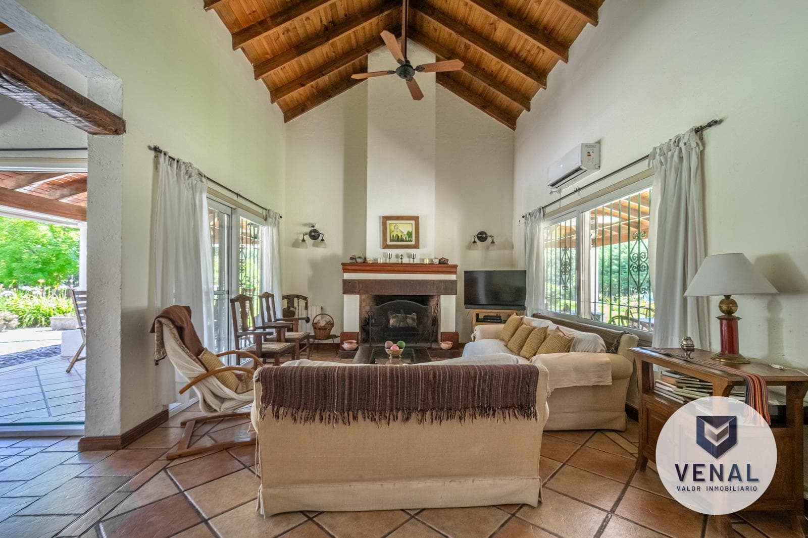 Country house for sale in Colonia de Chacras - Los Cardales, 6 km², 6 rooms, pool, barbecue area, and guest quarters