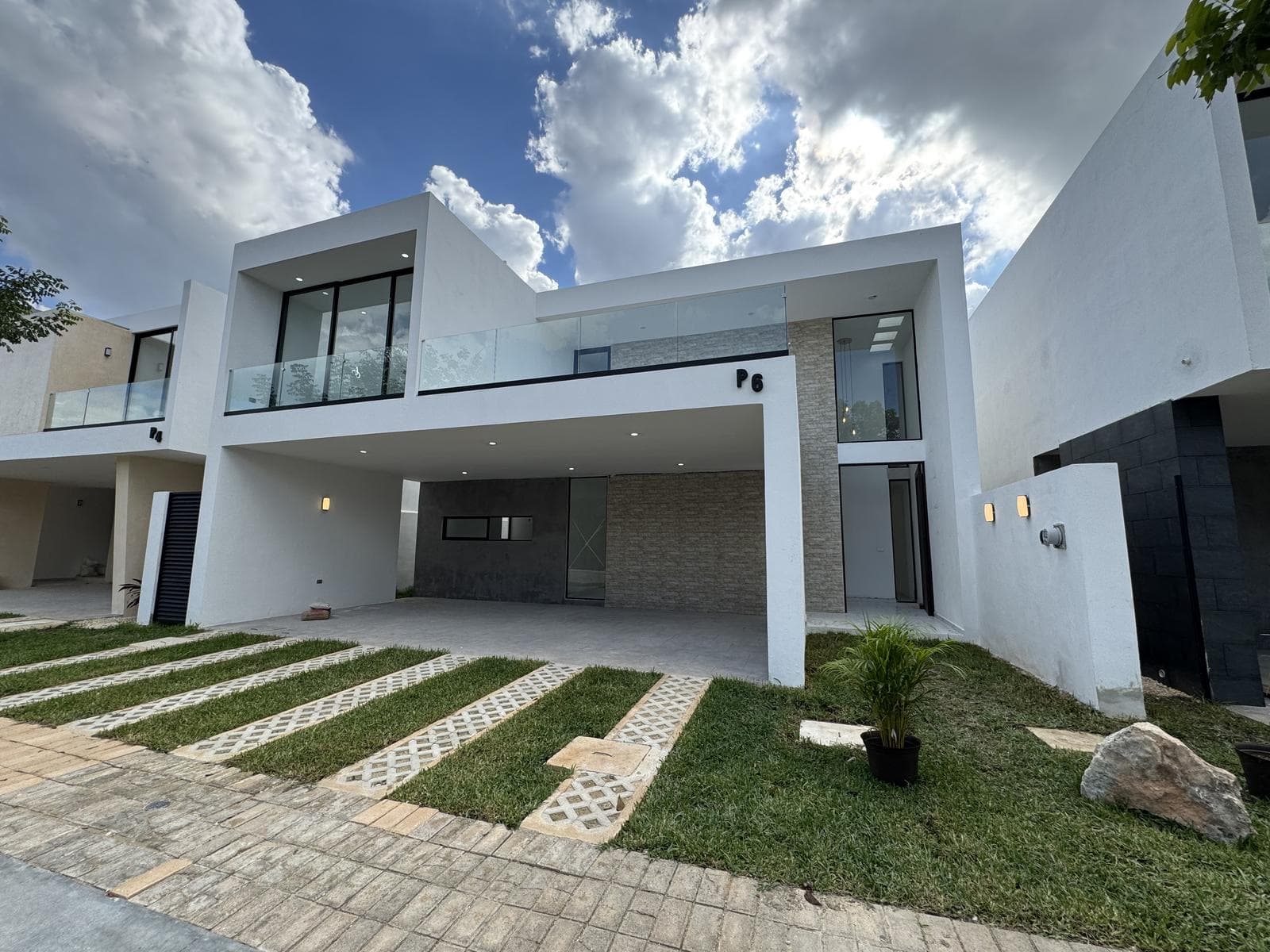 HOUSE FOR SALE IN MÉRIDA, TEMOZÓN, NTE. SOLUNA PRIVATE ESTATE, PANDORA LOT 06, DEC 2025.