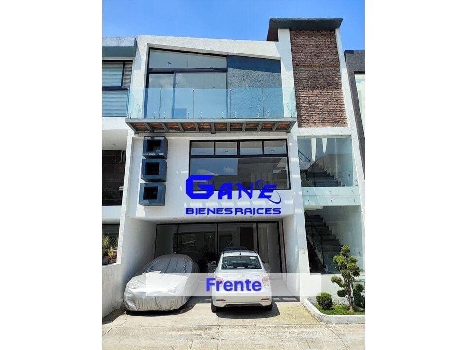 Private Home for Sale in Altus Lago Esmeralda, Atizapán, State of Mexico