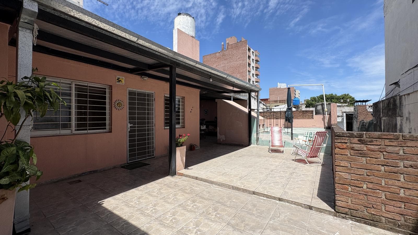 One-Bedroom House and Commercial Space for Sale. Echesortu