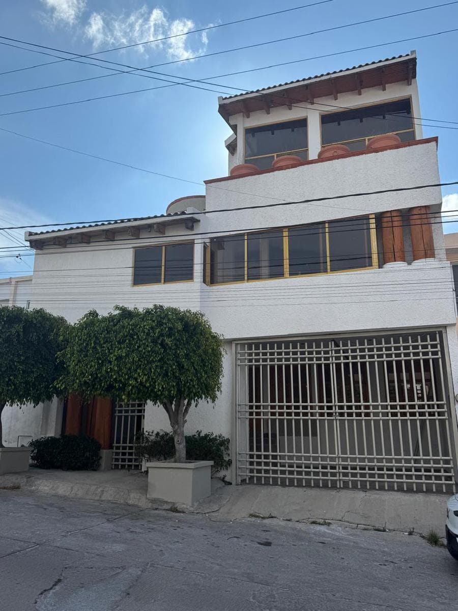 HOUSE FOR SALE IN LOMAS, 4TH SECTION