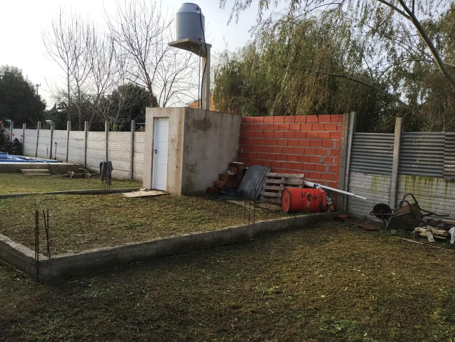 PROPERTY FOR SALE WITH A SWIMMING POOL IN ARTURO SEGUI - EL PELIGRO
