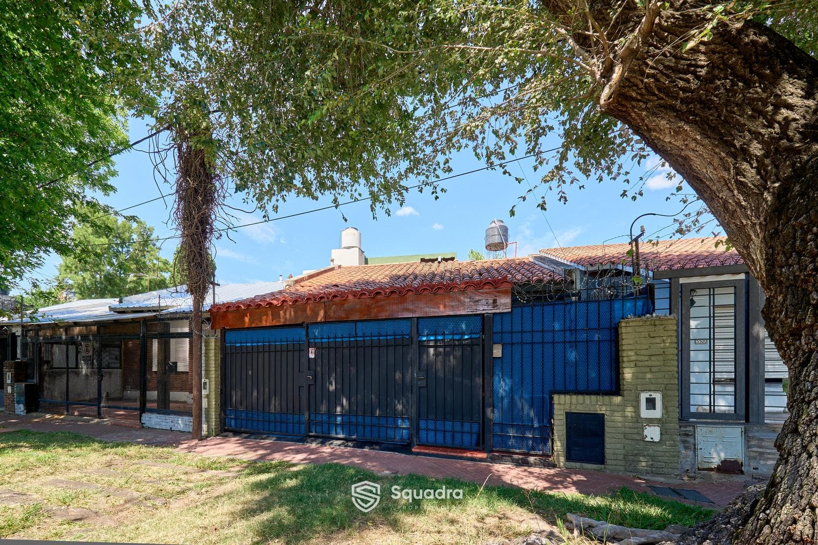 FOR SALE | TRADE - 3-bedroom house with a hot tub and garage - La Florida, Rosario. QUALIFIES FOR A MORTGAGE.