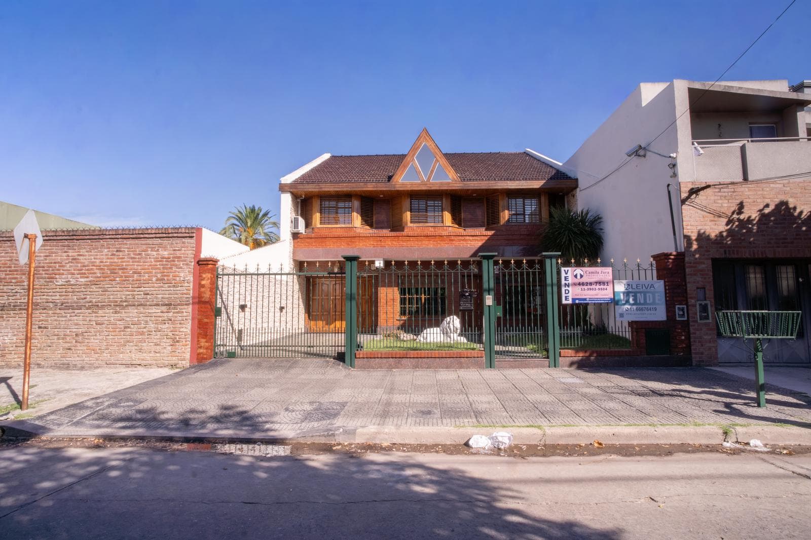 Luxury 5-room house for sale with a pool in Villa Luzuriaga
