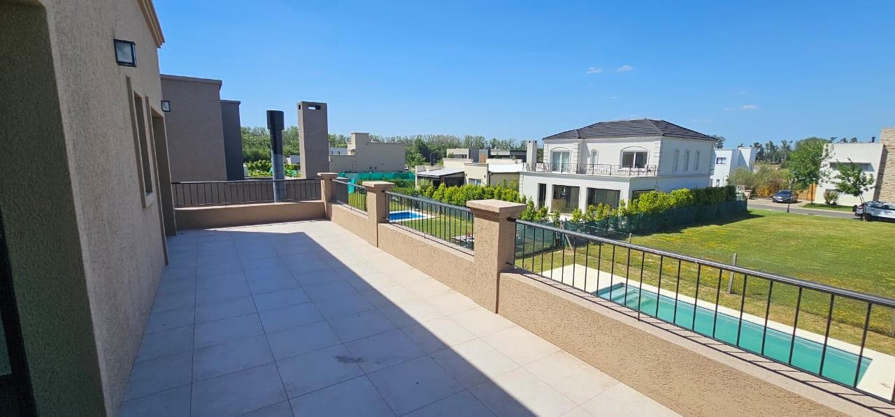 3-bedroom house in Tigre, Vila Marina II, North Zone, with a brand-new pool.