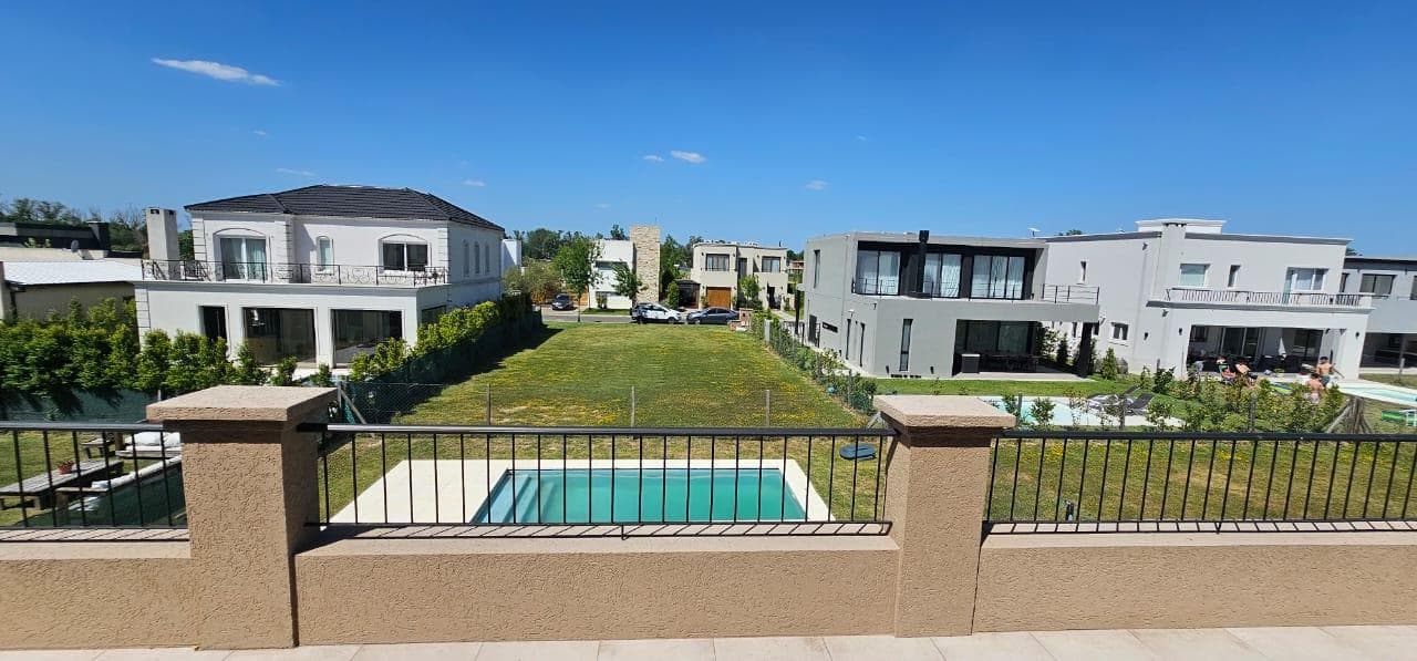 3-bedroom house in Tigre, Vila Marina II, North Zone, with a brand-new pool.