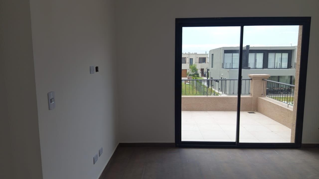 3-bedroom house in Tigre, Vila Marina II, North Zone, with a brand-new pool.